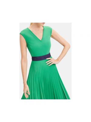 Vestido midi plisado de neopreno Carolina Herrera verde