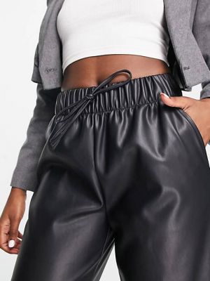 Черные широкие брюки из искусственной кожи Urban Bliss