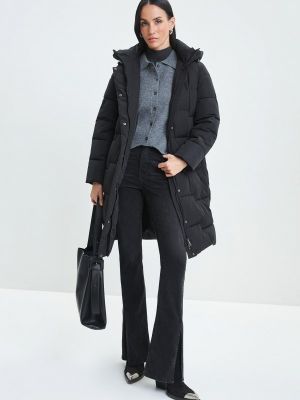 Утепленная куртка Zarina черная