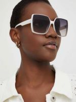 Fehér női napszemüvegek