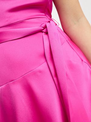 Розовое атласное платье мини с одним рукавом и воротником-стойкой Forever New Petite