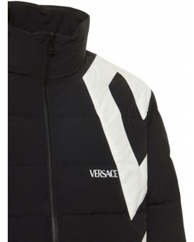 Péřová bunda z nylonu Versace černá