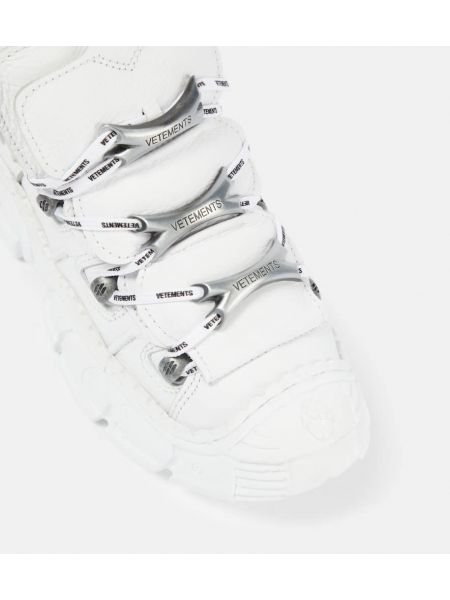 Δερμάτινα sneakers με πλατφόρμα Vetements λευκό
