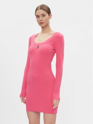 Плетена дънкова рокля slim Tommy Jeans розово