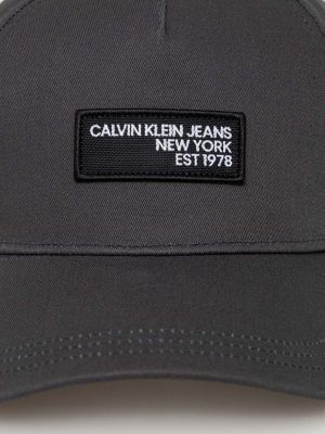 Bombažna kapa Calvin Klein Jeans siva