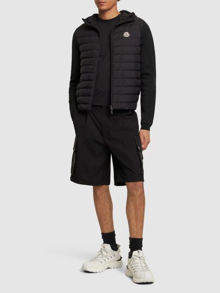 Bavlněné šortky cargo Moncler černé