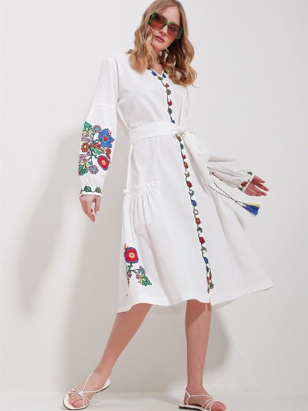 Плетена рокля бродирана Trend Alaçatı Stili бяло