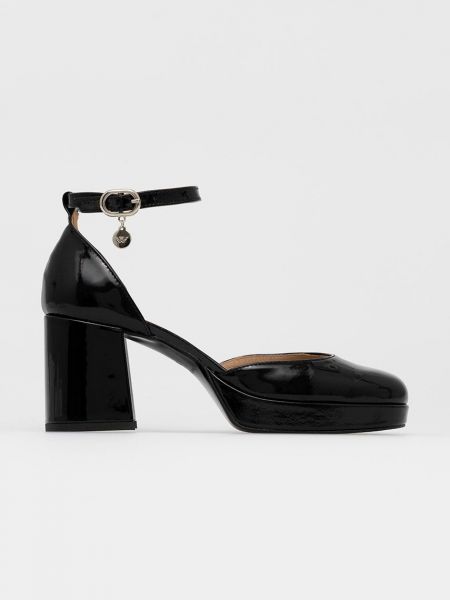 Ниски обувки с ток с висок ток Wojas черно