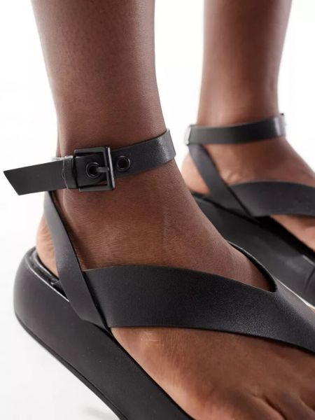 Кожаные сандалии из искусственной кожи Stradivarius черные