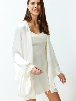 Pletené saténové šaty Trendyol bílé