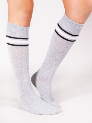 Памучни чорапи под коляното Yoclub сиво