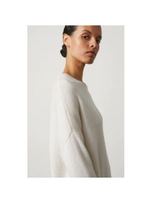 Sweter Lisa Yang