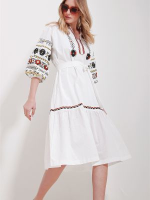 Φόρεμα με φουσκωτα μανικια Trend Alaçatı Stili λευκό