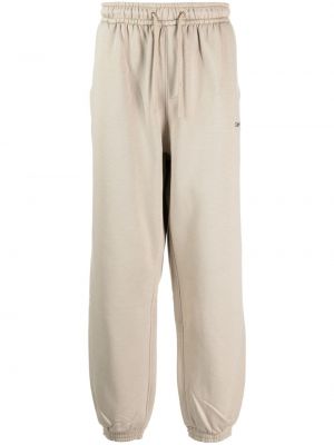 Teplákové nohavice s výšivkou Calvin Klein hnedá