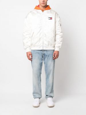 Džínová bunda s potiskem Tommy Jeans bílá