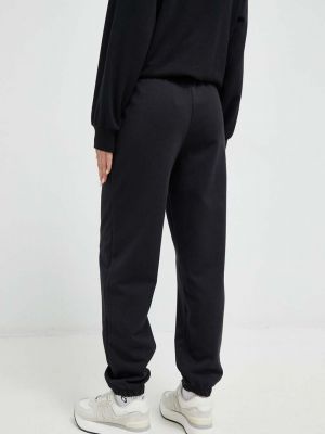 Sportovní kalhoty s potiskem New Balance černé