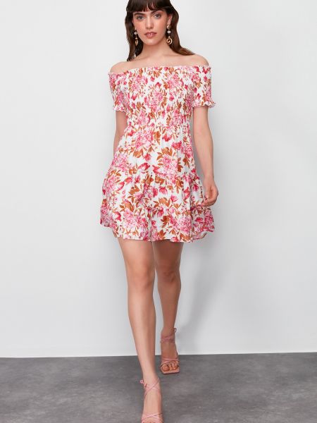Плетена мини рокля на цветя с принт Trendyol розово