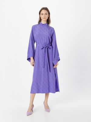 Priliehavé šaty Gestuz fialová