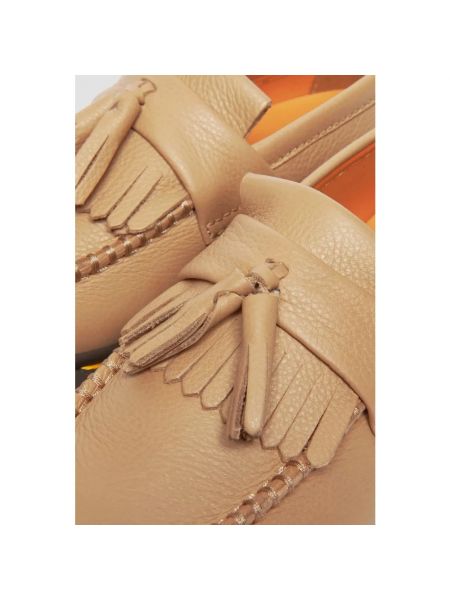 Loafers de cuero Dr. Martens beige