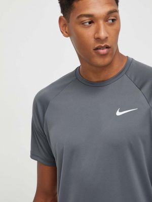 Однотонна футболка Nike сіра