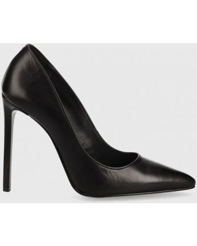 Ниски обувки с ток с висок ток Wojas черно