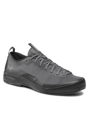 Черные треккинговые ботинки Arcteryx