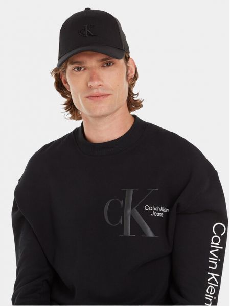 Шапка с козирки Calvin Klein Jeans черно