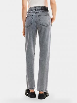 Priliehavé džínsy s rovným strihom Desigual sivá