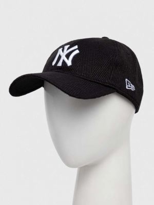 Вълнена шапка с козирки с апликация New Era черно