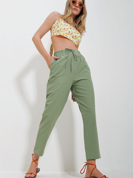 Punutud taskutega püksid Trend Alaçatı Stili roheline