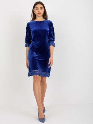 Velurové koktejlkové šaty Fashionhunters modrá