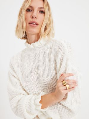 Sweter z falbanką Trendyol - biały