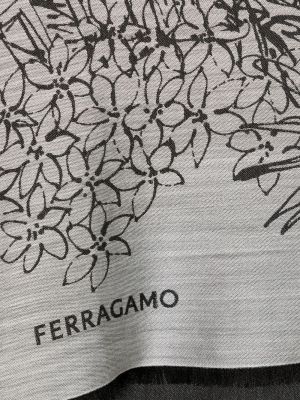 Šátek s potiskem Ferragamo
