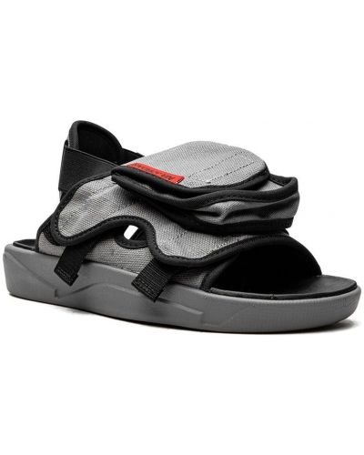 Sandales Jordan gris