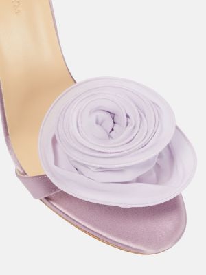 Satynowe sandały w kwiatki Magda Butrym fioletowe