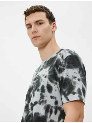 Bombažna polo majica s potiskom z abstraktnimi vzorci Koton