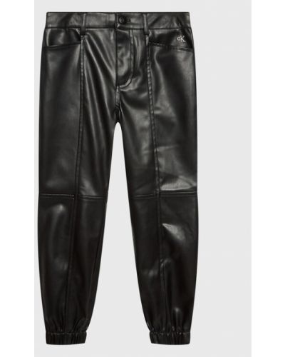 Calvin Klein Jeans Műbőr nadrág IG0IG01694 Fekete Regular Fit