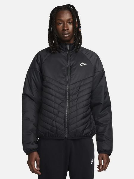 Черная куртка Nike