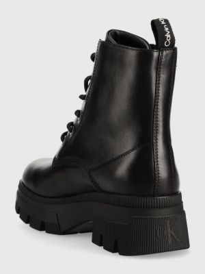 Kožené kotníkové boty na podpatku na plochém podpatku Calvin Klein Jeans černé