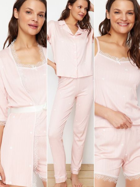 Pijamale tricotate cu motiv cu inimi Trendyol roz