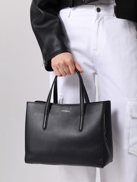 Кожаная сумка Coccinelle черная