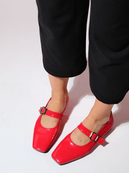 Кожени ниски обувки без ток от лакирана кожа Luvishoes червено