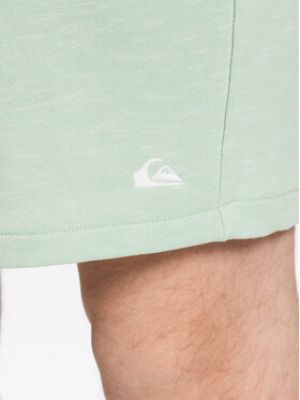 Priliehavé športové šortky Quiksilver zelená