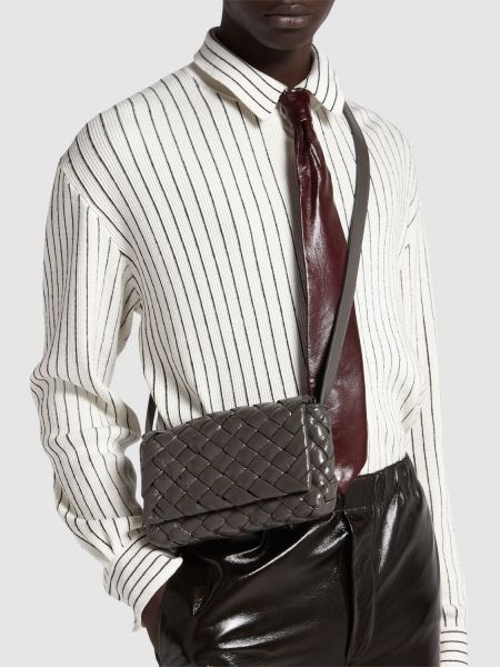 Bőr crossbody táska Bottega Veneta ezüstszínű