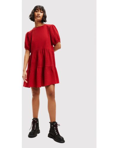Priliehavé šaty Desigual červená