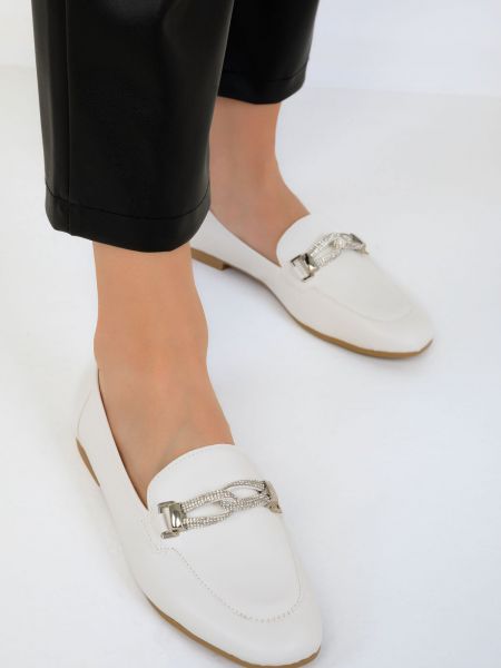 Ниски обувки Soho бяло