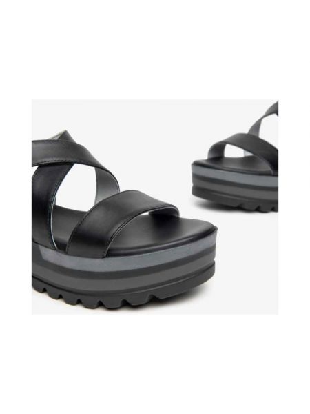Elegante sandalias de cuero Nerogiardini negro