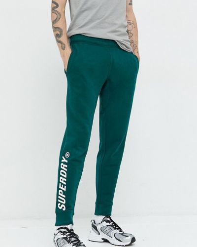 Памучни панталон с принт Superdry зелено