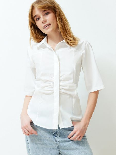 Pletená přiléhavá košile s krátkými rukávy Trendyol