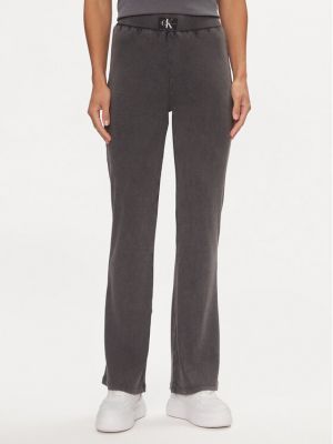 Priliehavé teplákové nohavice Calvin Klein Jeans sivá
